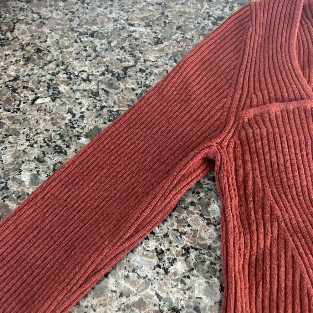 GAP Ribbed Knit Top in Deep Rust size medium - Picture 5 of 6